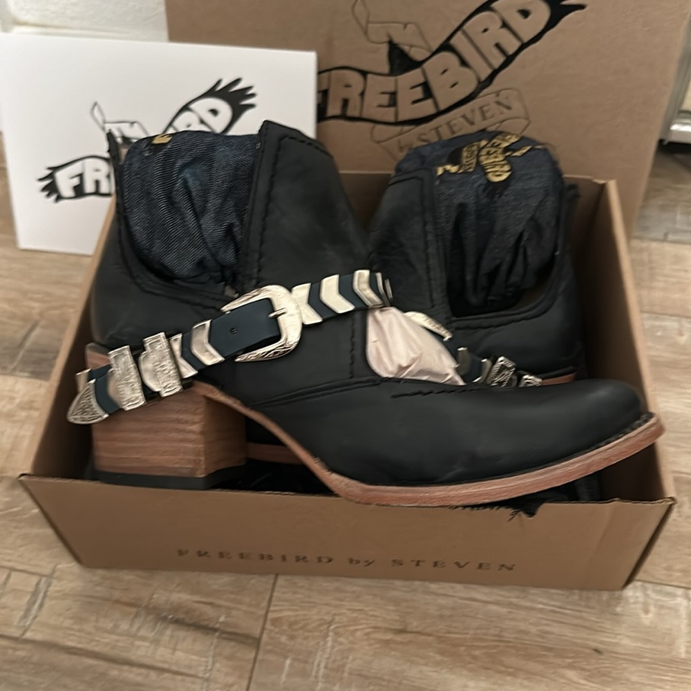 Freebird Navy Blade Leather Boots size 8- Original Box - Picture 1 of 13